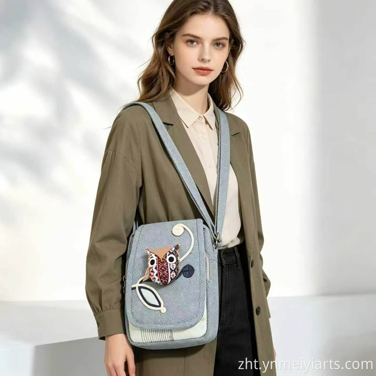 有蓋斜背包 Flap Crossbody Bag